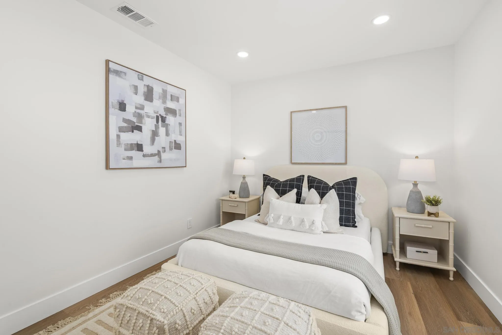 https://cdn.realtyfeed.com/cdn/127/250037001/df005ef8ea3e86c0193f28519f11c541.webp