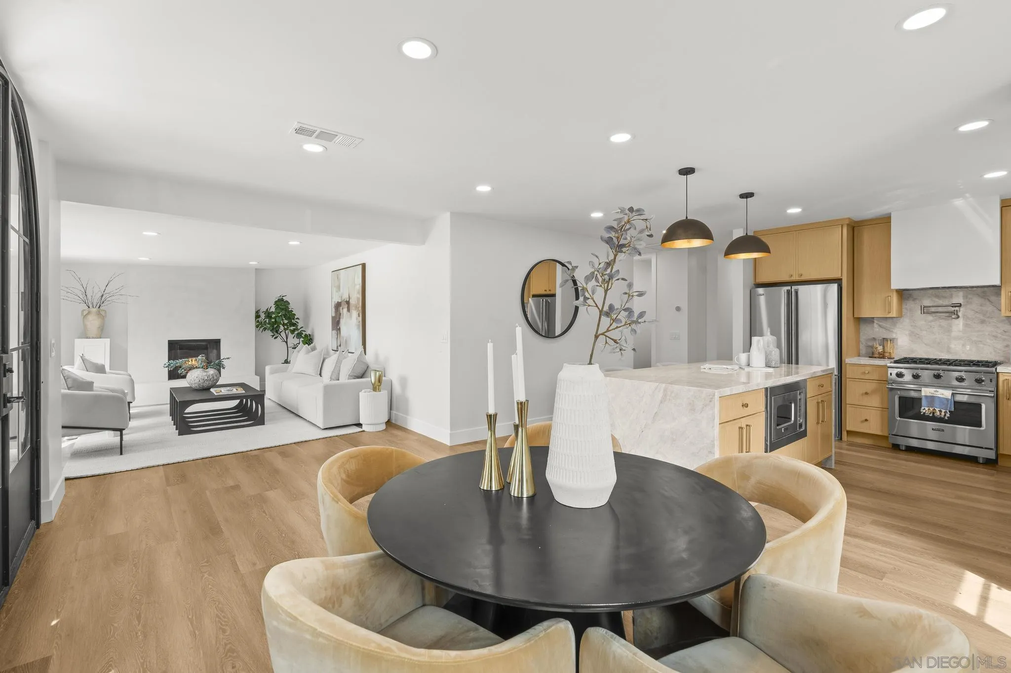 https://cdn.realtyfeed.com/cdn/127/250037001/e10661cf7591a16eaa784d9ee3ef4c33.webp