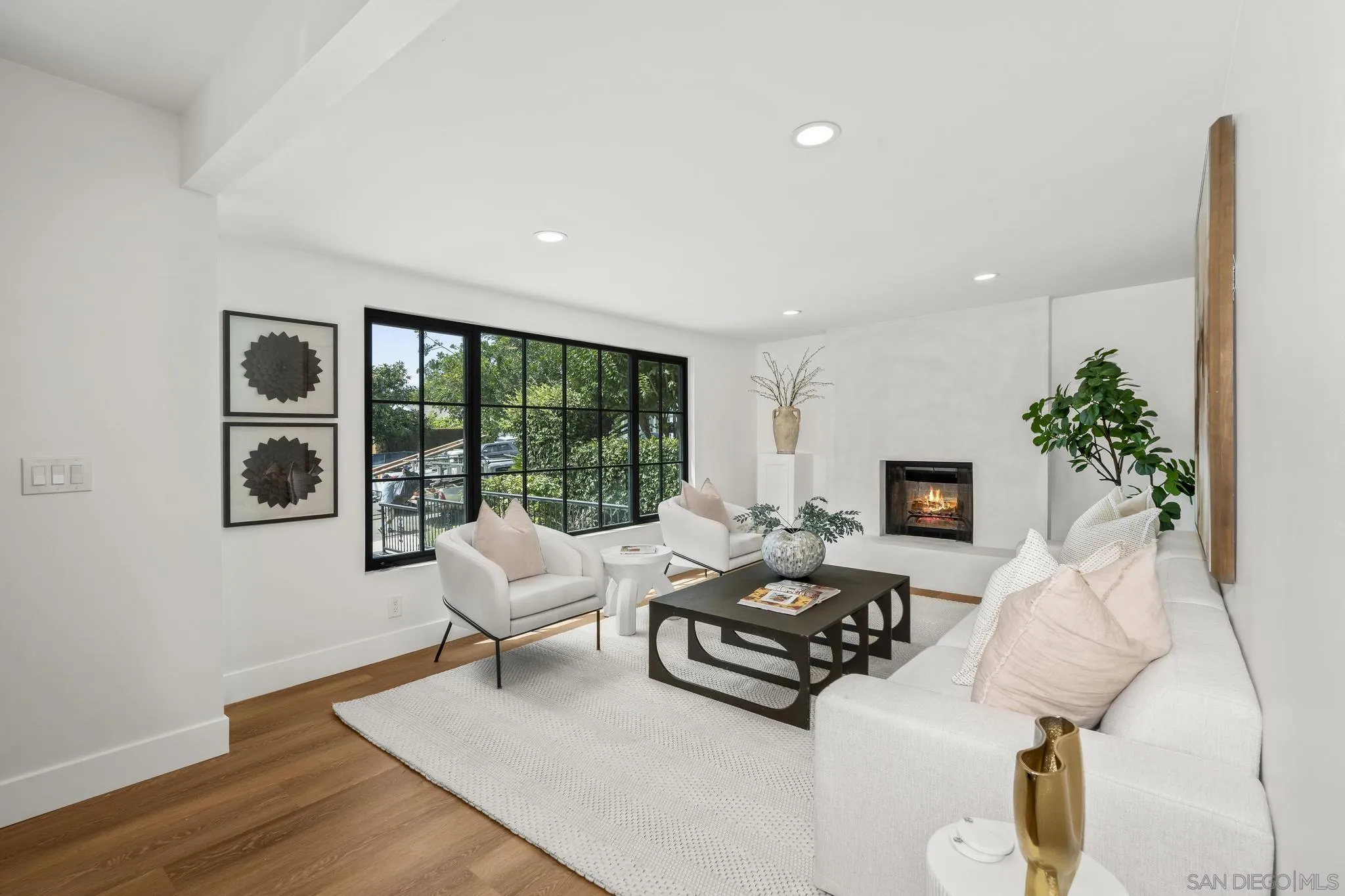 https://cdn.realtyfeed.com/cdn/127/250037001/f19e4242a93339739361c9a2918f4ef9.webp