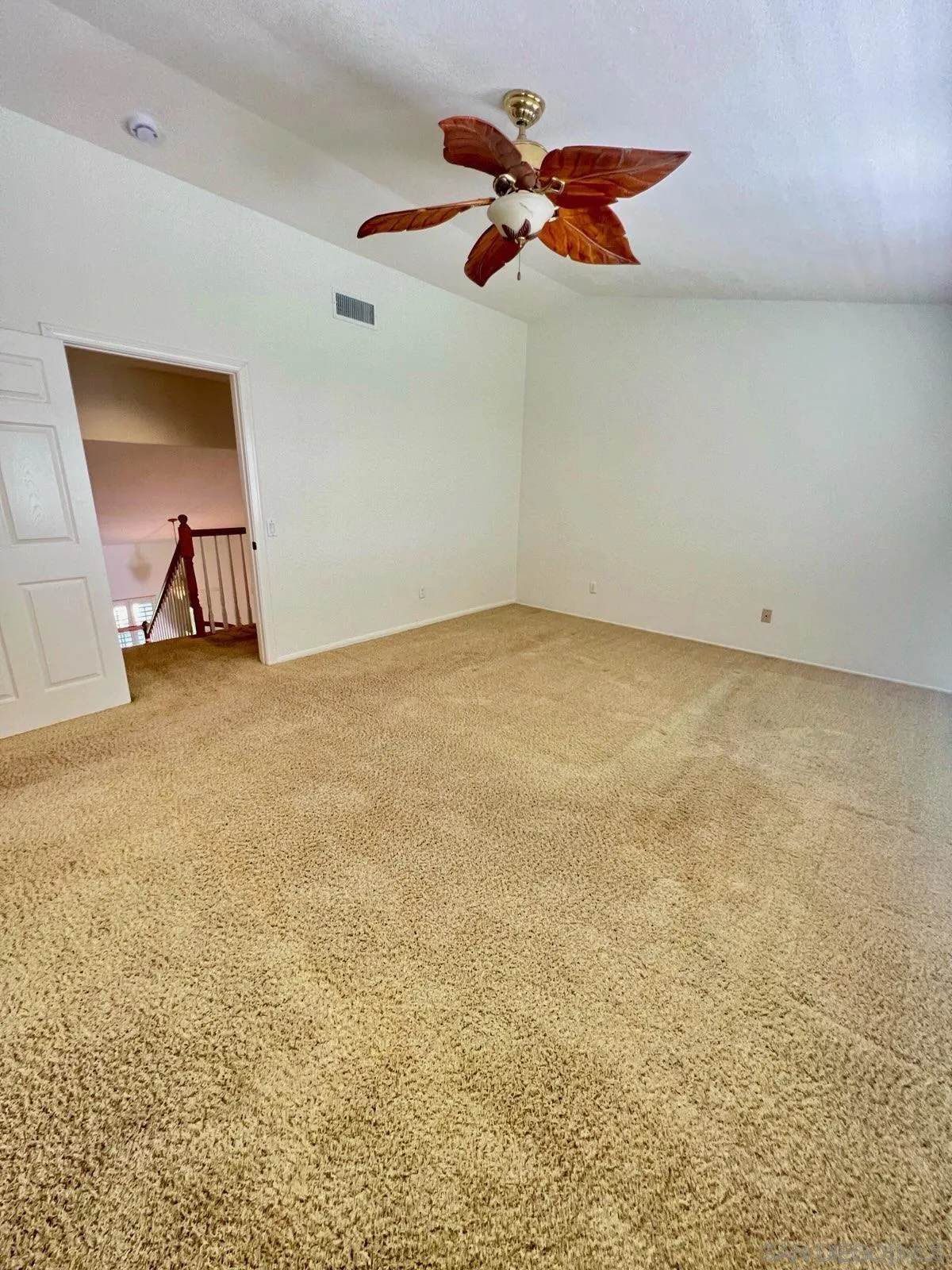https://cdn.realtyfeed.com/cdn/127/250037002/72cd0538cd4f68e680842f5c96284df6.webp