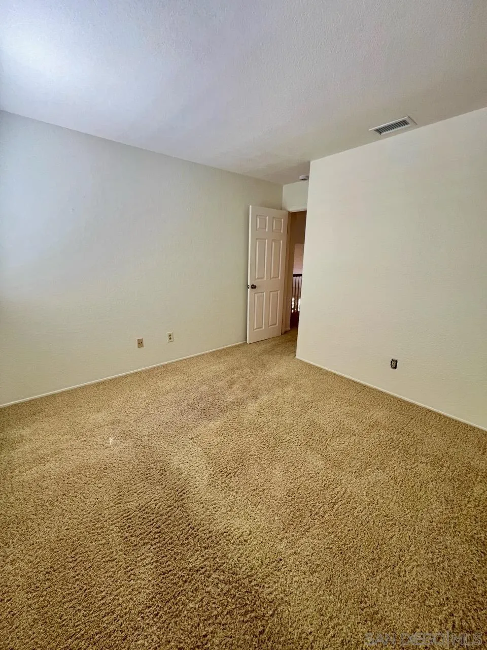 https://cdn.realtyfeed.com/cdn/127/250037002/77c8ad0bc35e3874bccec310638cd8b6.webp