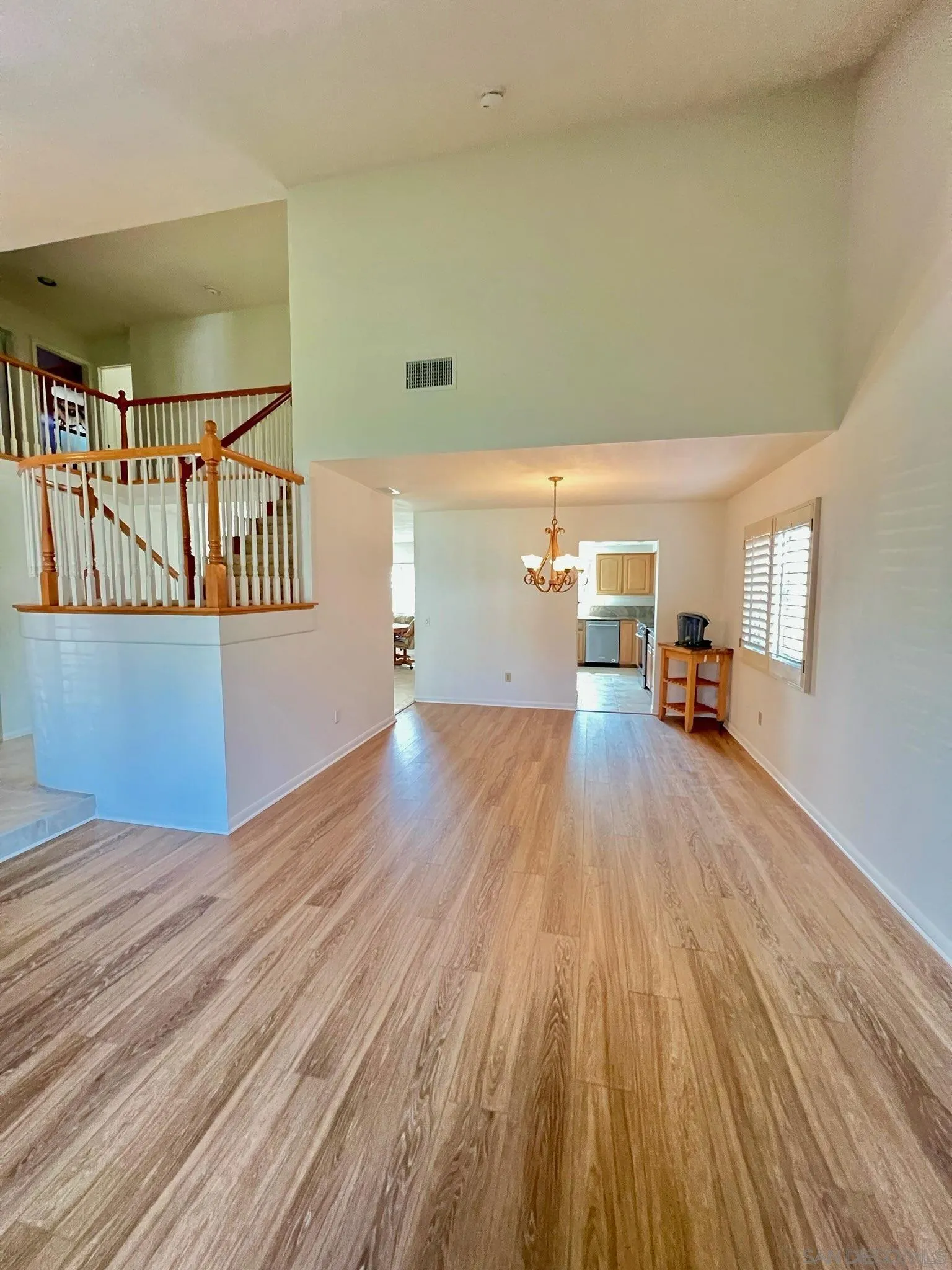 https://cdn.realtyfeed.com/cdn/127/250037002/8533e4cea5e45ac32974a06f41f158b9.webp