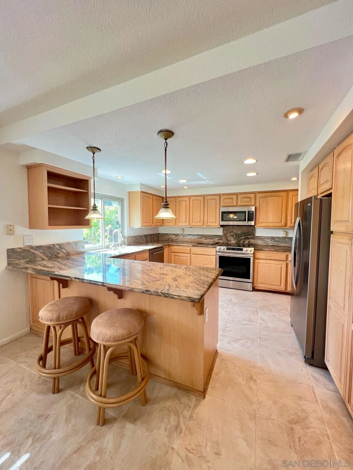 https://cdn.realtyfeed.com/cdn/127/250037002/bb6cdb607fcc695ab957cc481a49f0c5.webp