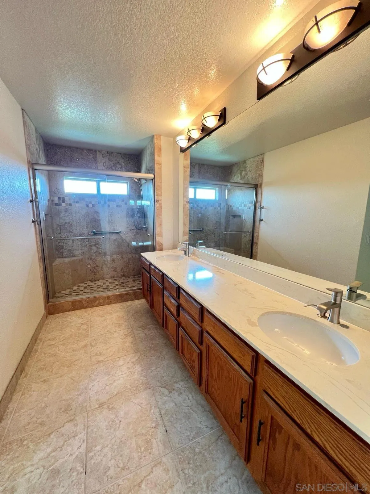 https://cdn.realtyfeed.com/cdn/127/250037002/ed8b322729d0edea1f54cb5384e79b65.webp