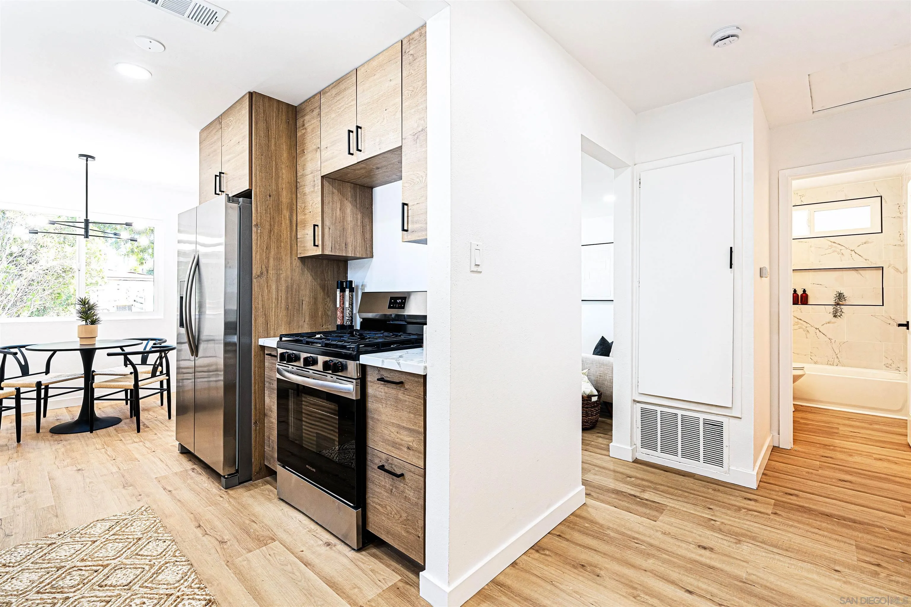 https://cdn.realtyfeed.com/cdn/127/250037003/3ada569522b82b40faa5526fce05c1e9.webp