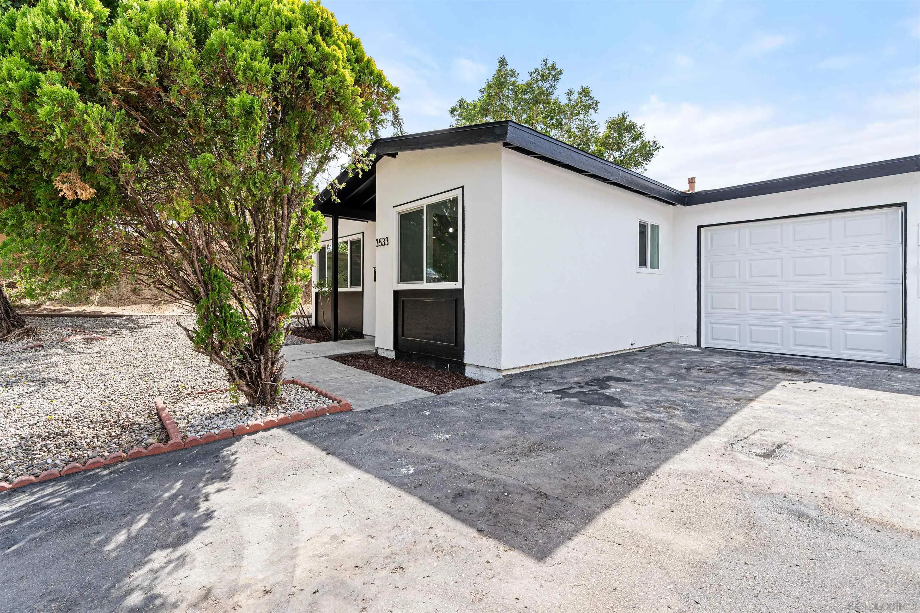 https://cdn.realtyfeed.com/cdn/127/250037003/4c217a107db42a482bb40b2781cb448d.webp