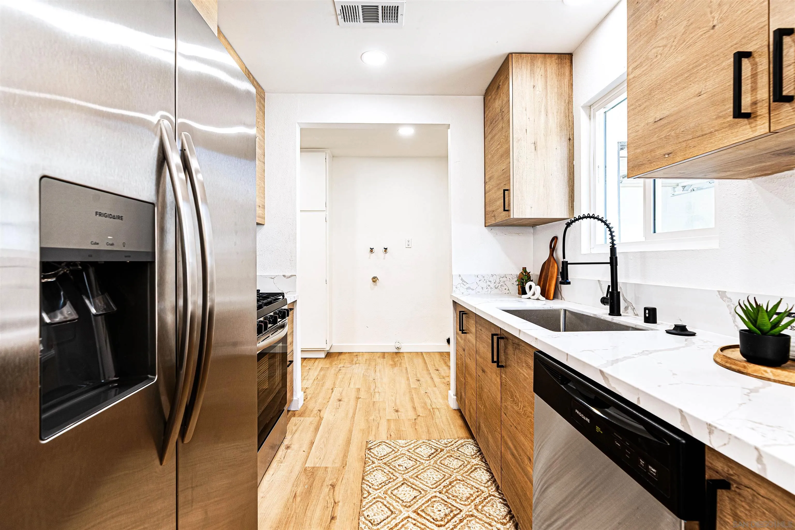 https://cdn.realtyfeed.com/cdn/127/250037003/64da84630d04024339482b632ce93146.webp