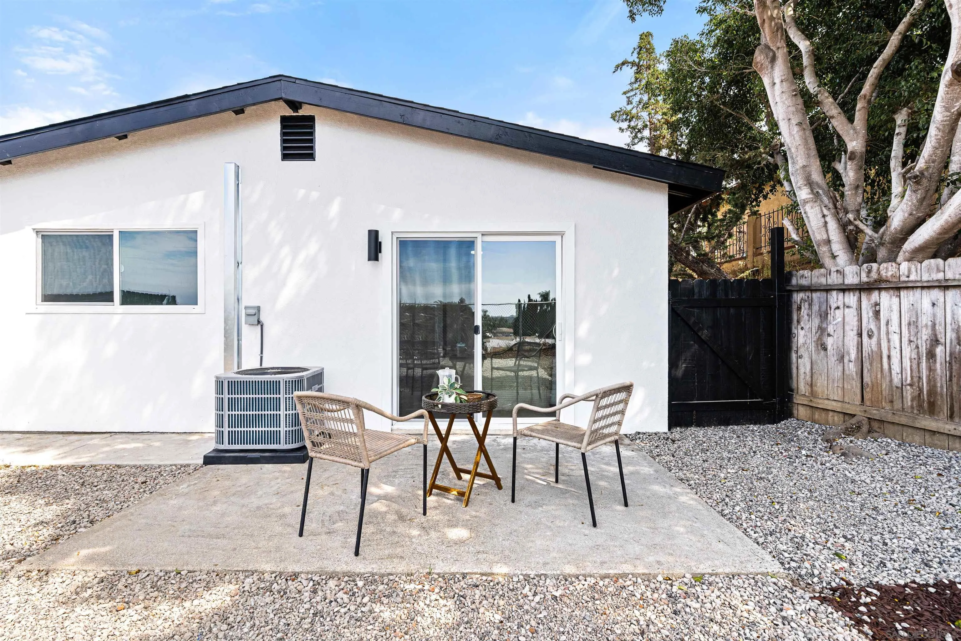 https://cdn.realtyfeed.com/cdn/127/250037003/98ee18d86be62a2d0697a1d4658f62b4.webp