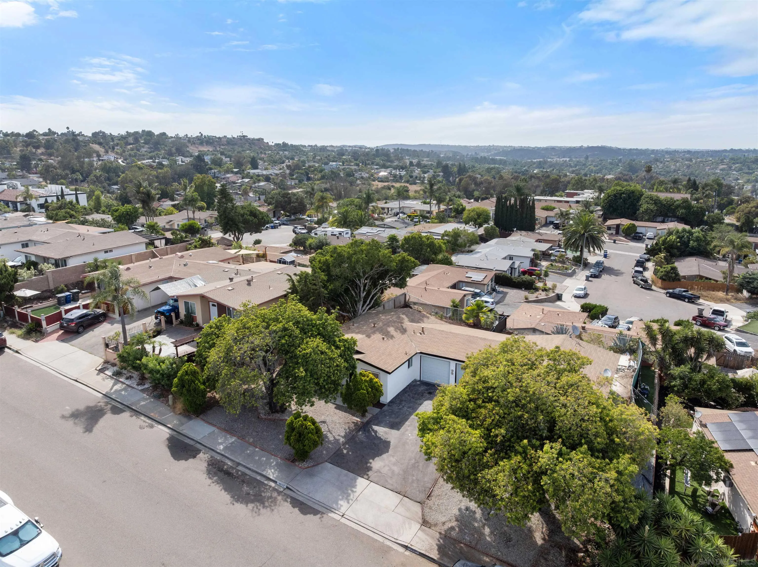 https://cdn.realtyfeed.com/cdn/127/250037003/bc1dcd8c8209a6110f1ca52af943ef5a.webp