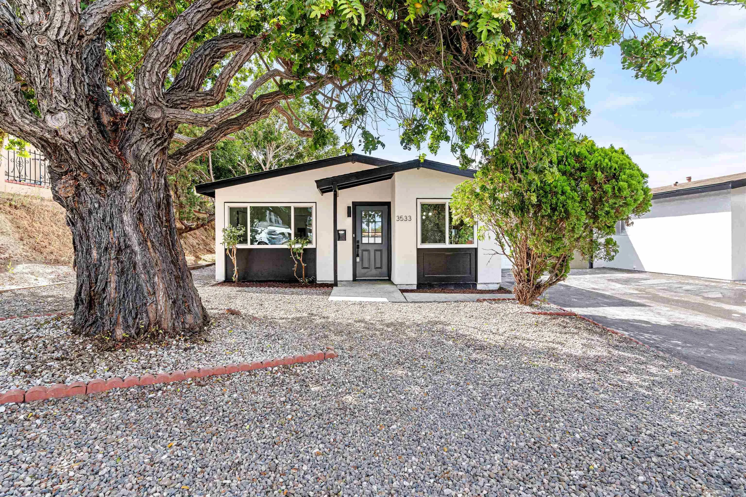 https://cdn.realtyfeed.com/cdn/127/250037003/efceb703e771f0f9cb11e5e808b4a68e.webp