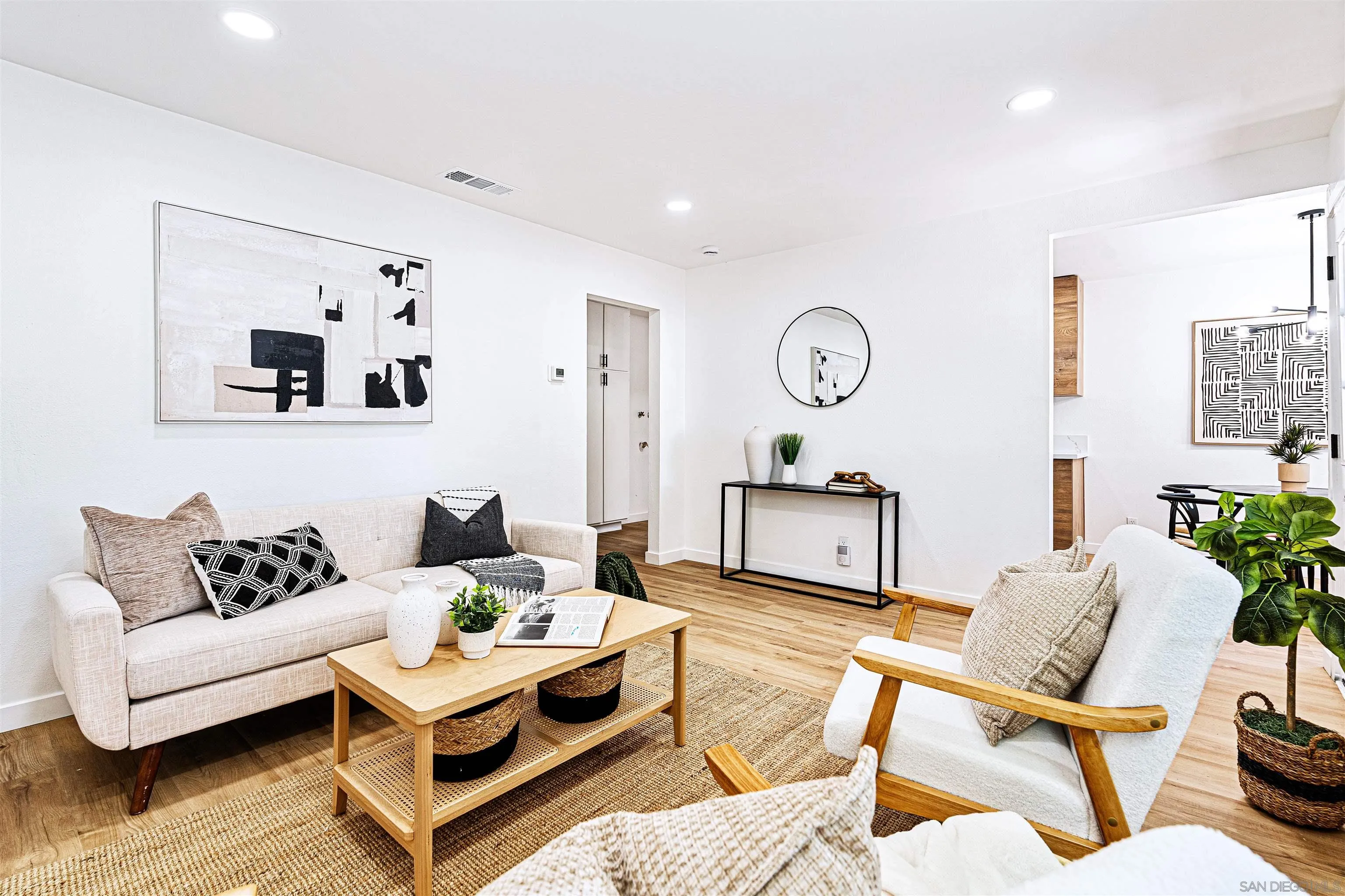 https://cdn.realtyfeed.com/cdn/127/250037003/efe57f5605e1d1893349cc2a2f7e5f2f.webp