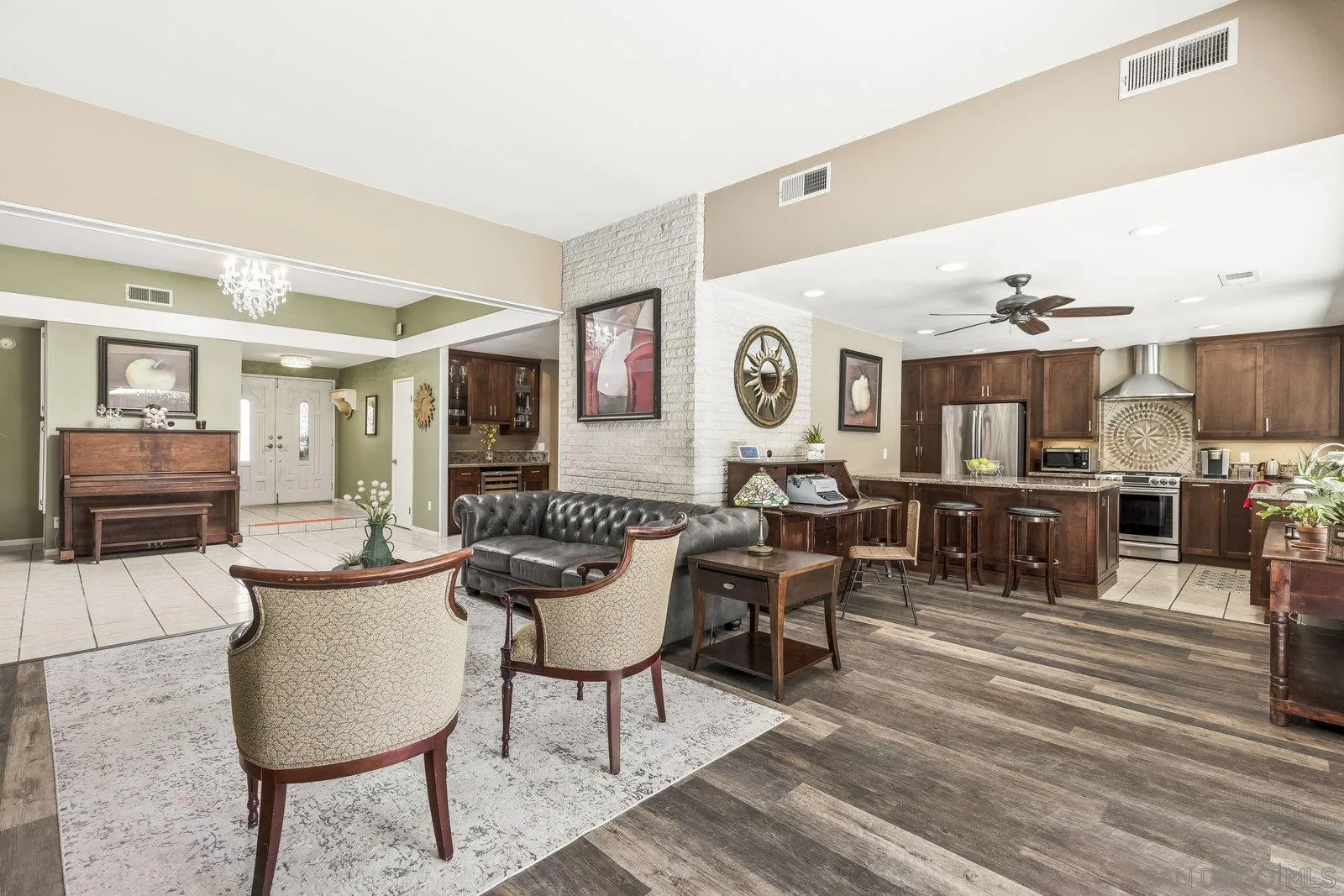 https://cdn.realtyfeed.com/cdn/127/250037004/00be78fefc8cadef4fec347ee1185c53.webp