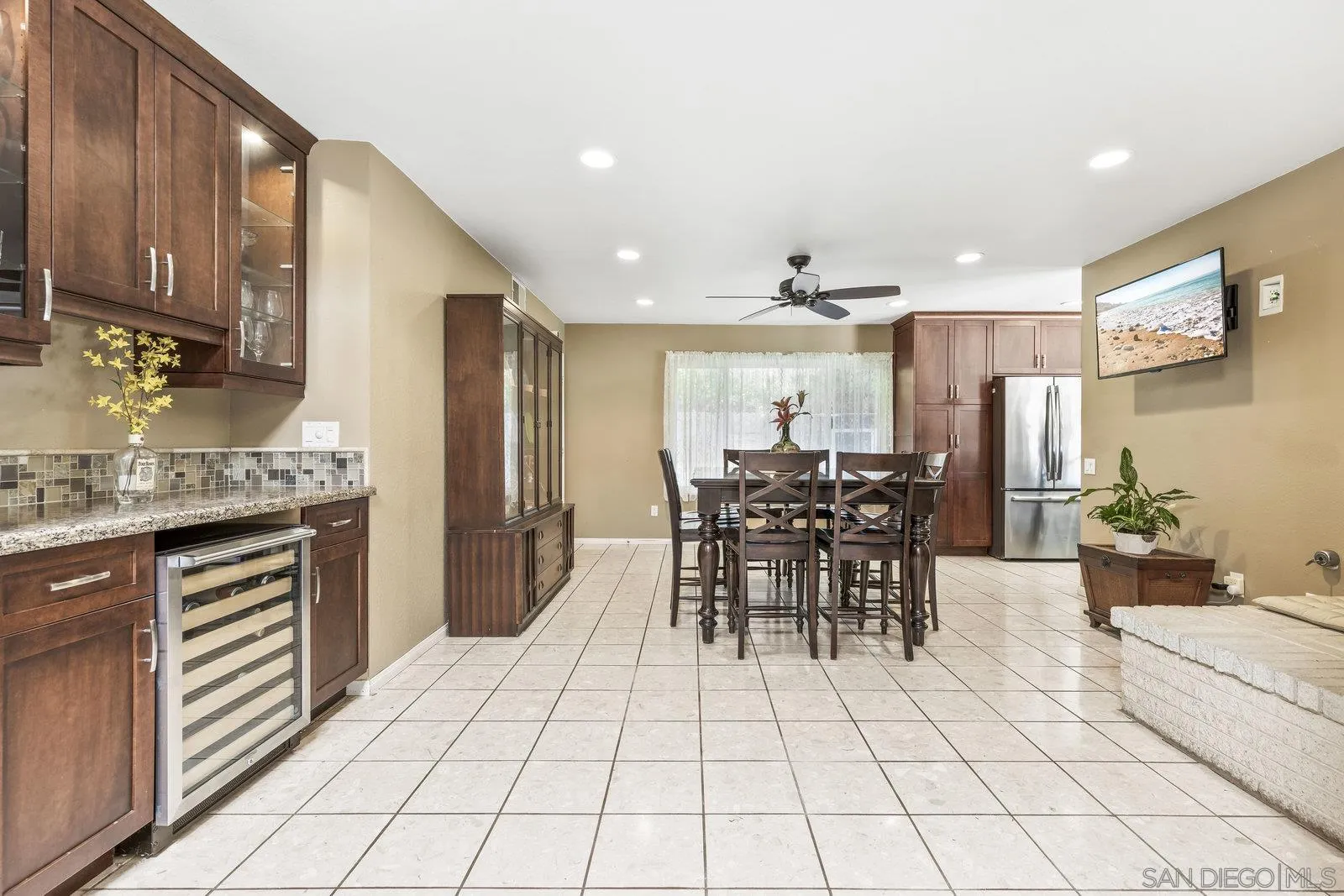 https://cdn.realtyfeed.com/cdn/127/250037004/7aa693d3e2733aee0f977fe2bb75808e.webp