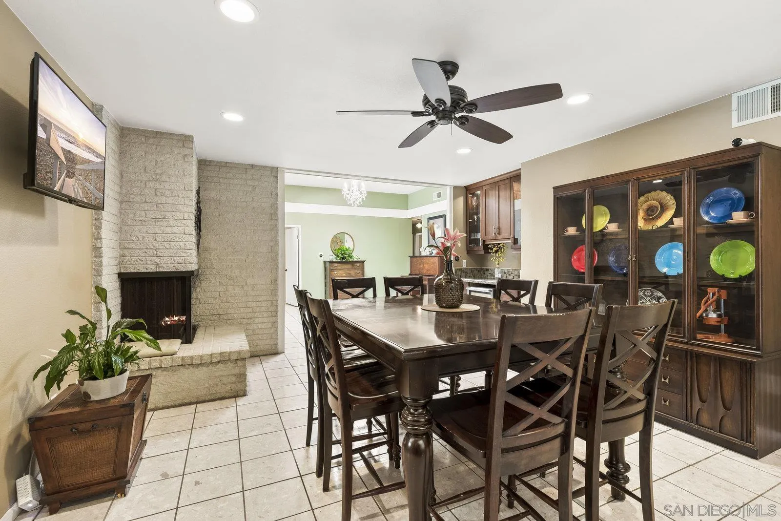 https://cdn.realtyfeed.com/cdn/127/250037004/a0e6f4ab7e13f50336d039cd883cd15d.webp
