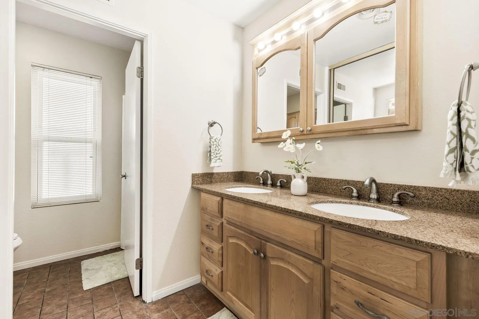 https://cdn.realtyfeed.com/cdn/127/250037004/a6fd0a7fde54c30015d680a1f9579045.webp