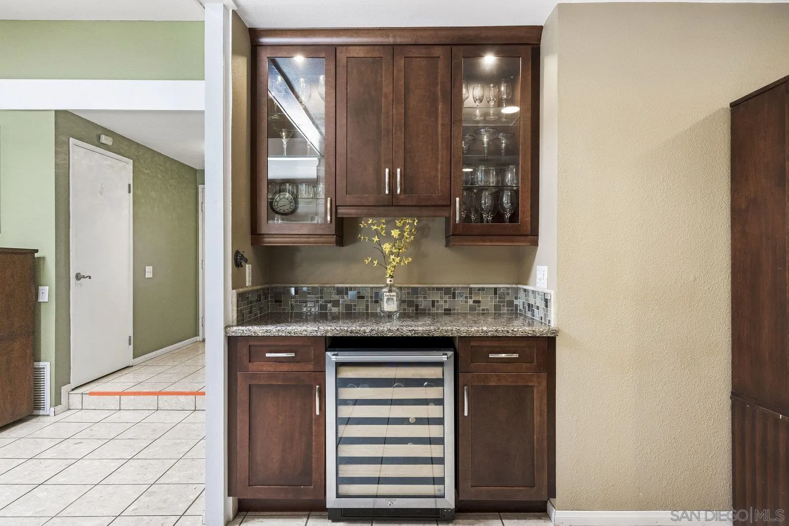 https://cdn.realtyfeed.com/cdn/127/250037004/b2a3bbe5fe697c5a79921146e1a98aef.webp