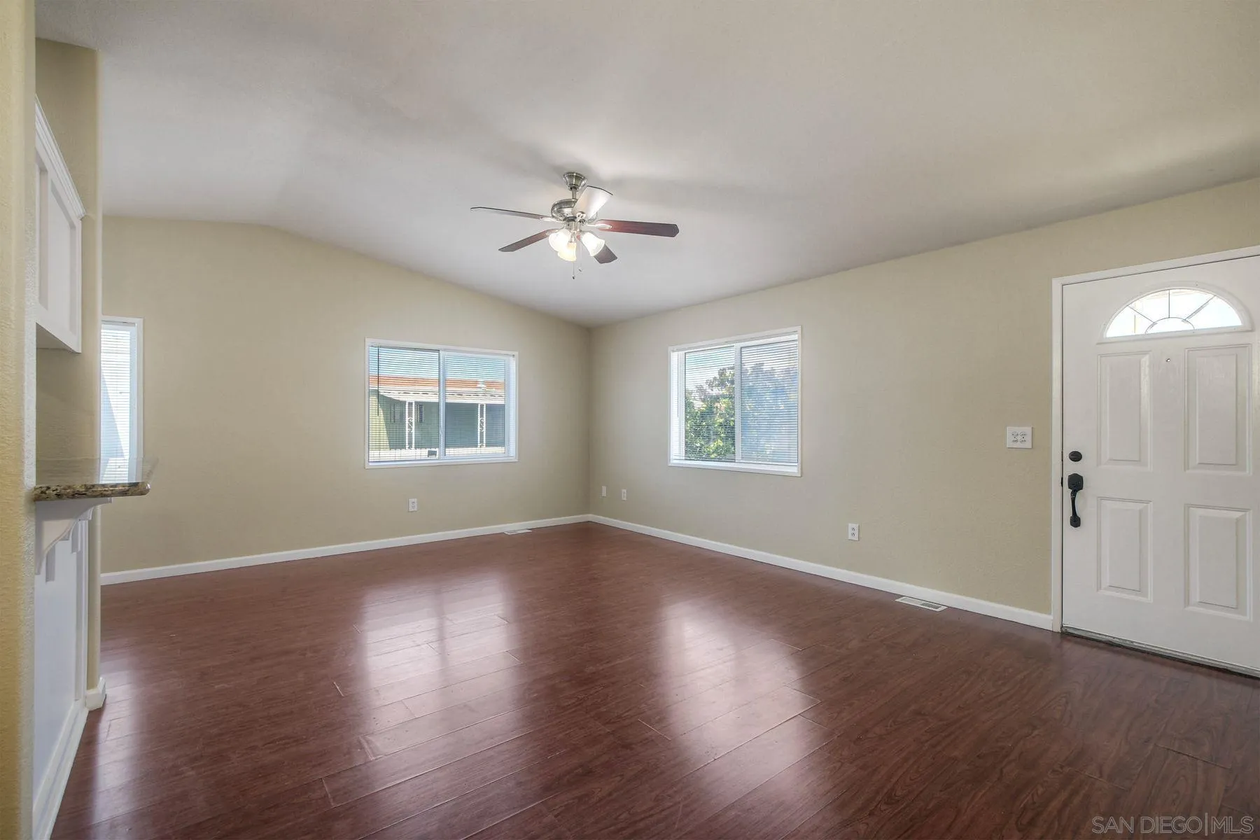 https://cdn.realtyfeed.com/cdn/127/250037005/1e107ddab00d364a0ee8cc66f5e361cb.webp