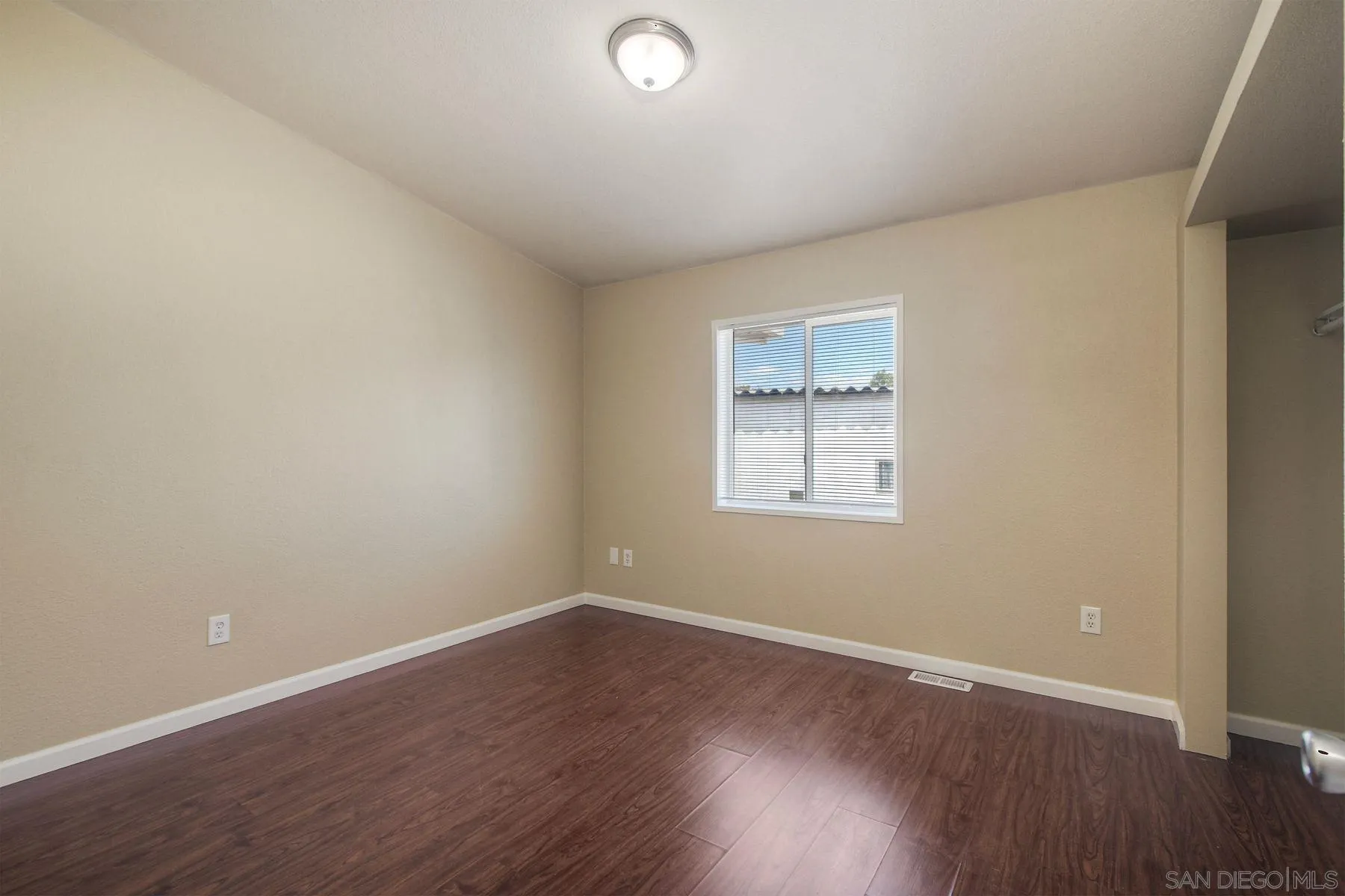 https://cdn.realtyfeed.com/cdn/127/250037005/37e626ea5ca576e775c1a6270020e6aa.webp