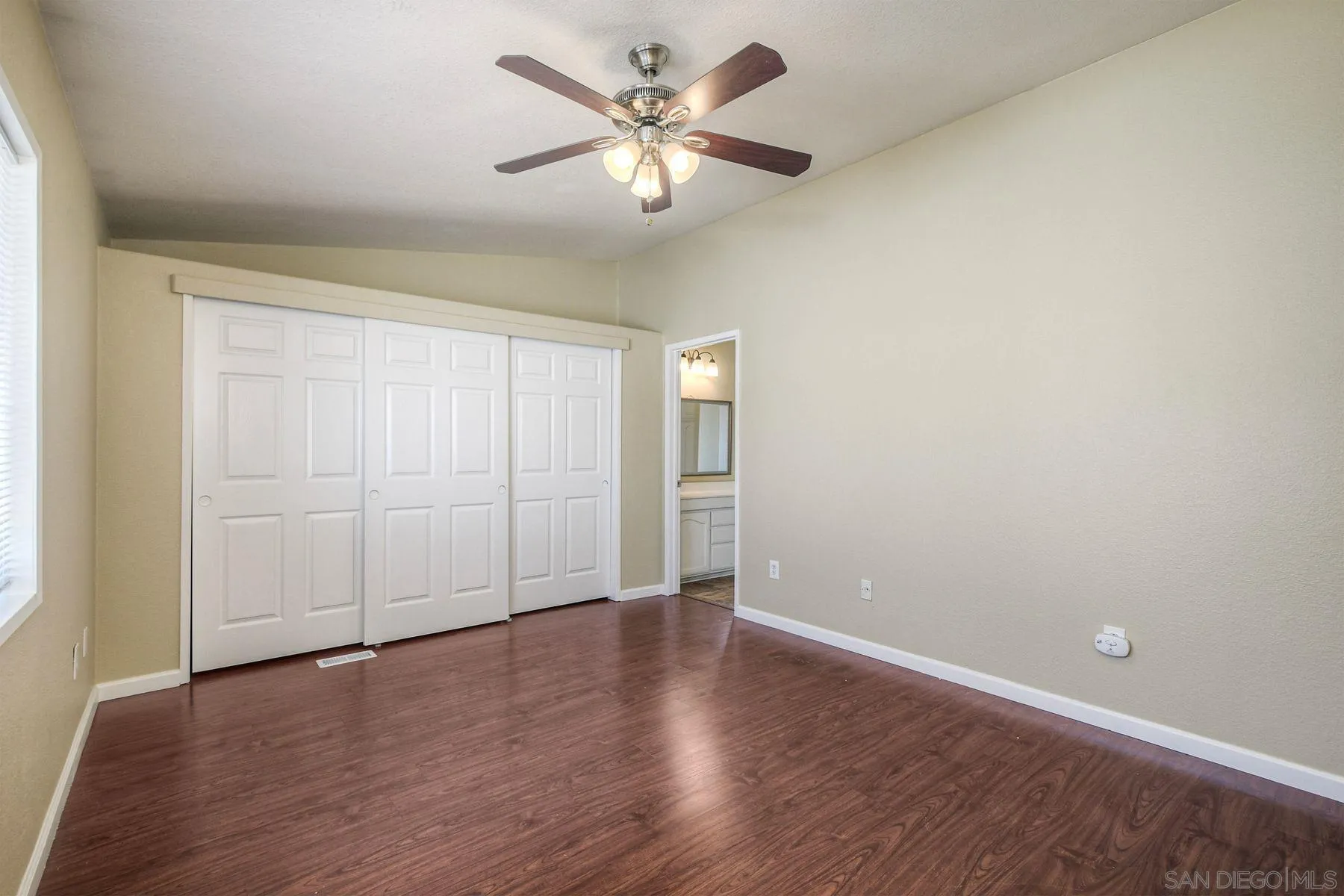 https://cdn.realtyfeed.com/cdn/127/250037005/5bb5d913ba3d5551c214c077827df8d8.webp