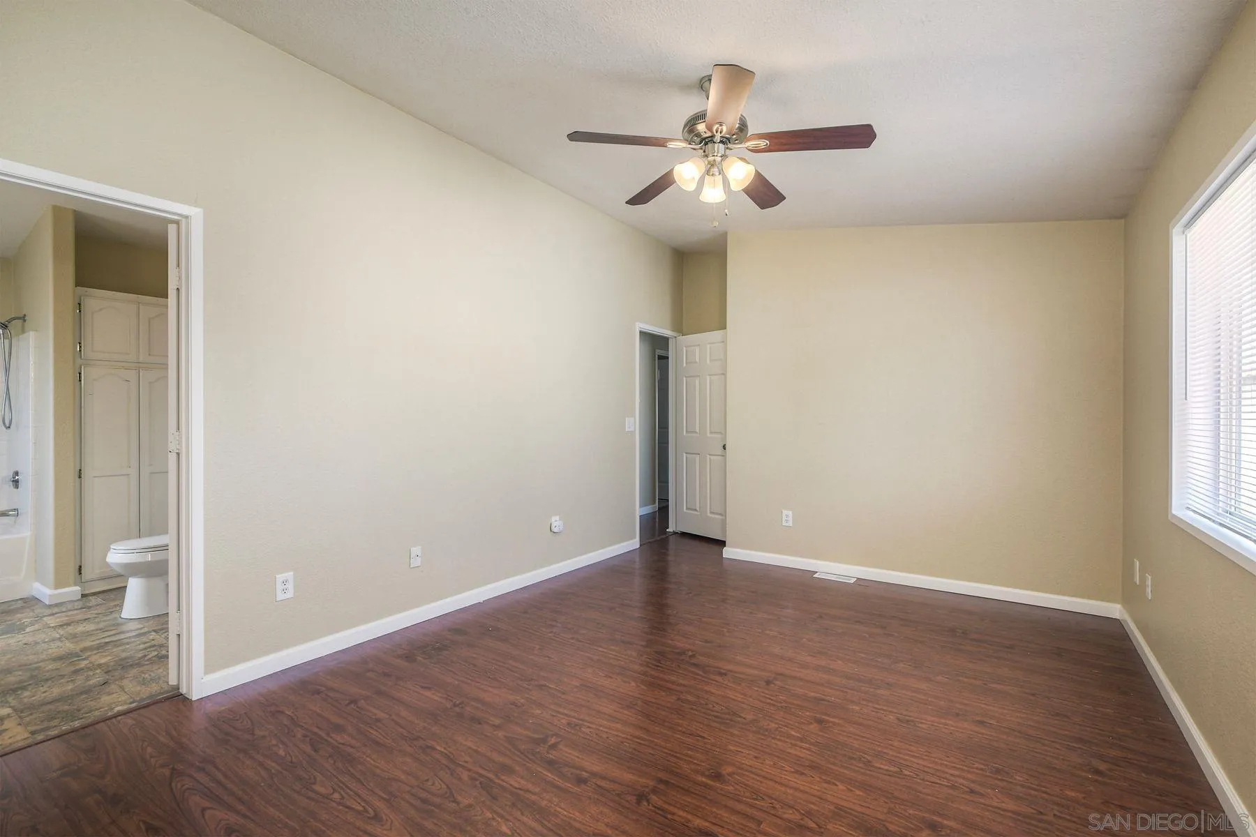 https://cdn.realtyfeed.com/cdn/127/250037005/7c56c1a2884d1aeed3f34dd49b38564f.webp