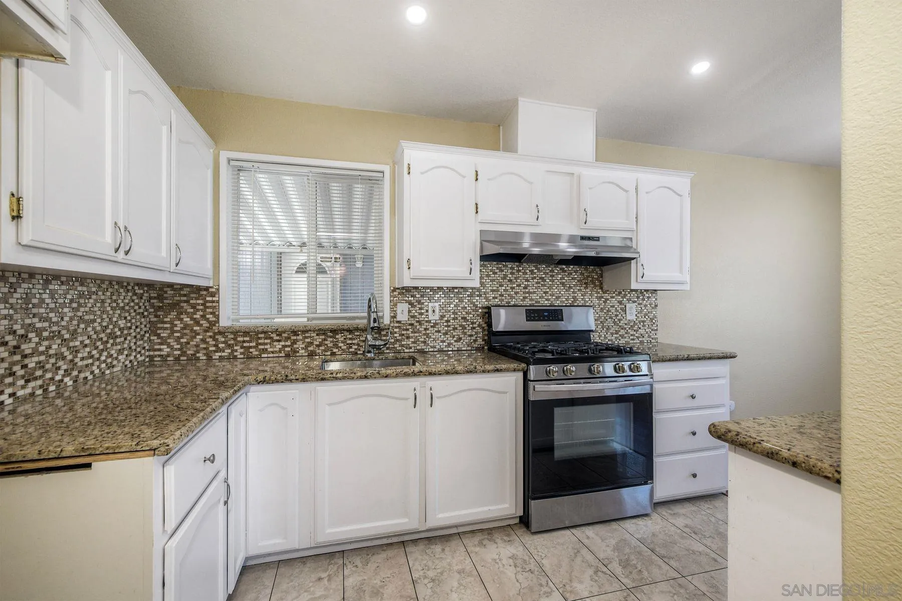 https://cdn.realtyfeed.com/cdn/127/250037005/c6a9ff42f98cae99d51560fcd8206c2b.webp