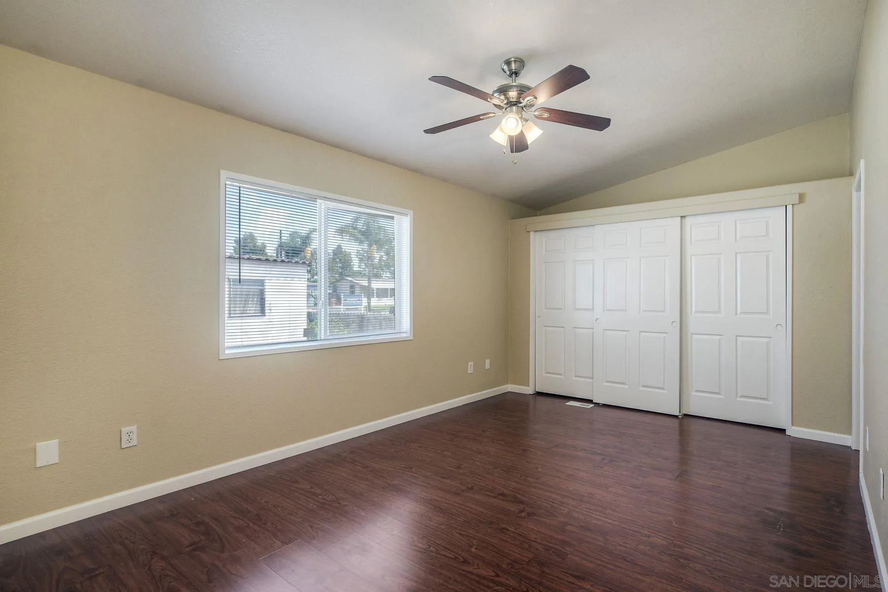 https://cdn.realtyfeed.com/cdn/127/250037005/cccff80e133b7a2e5912f834d8701baf.webp