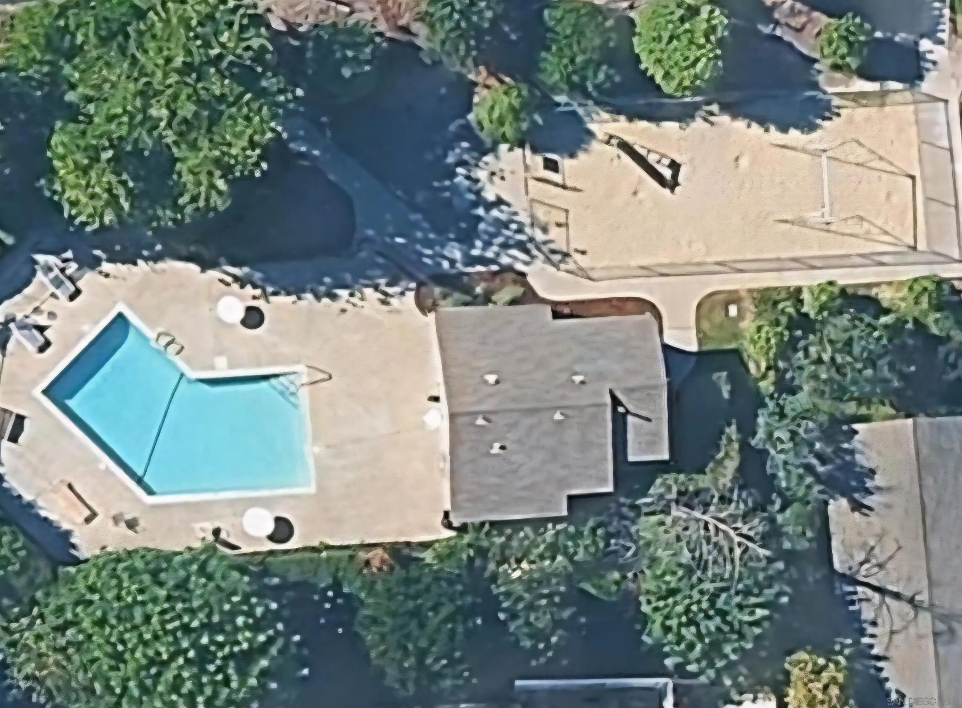 https://cdn.realtyfeed.com/cdn/127/250037006/b419182dc71d502f6dea51038eb89d11.webp