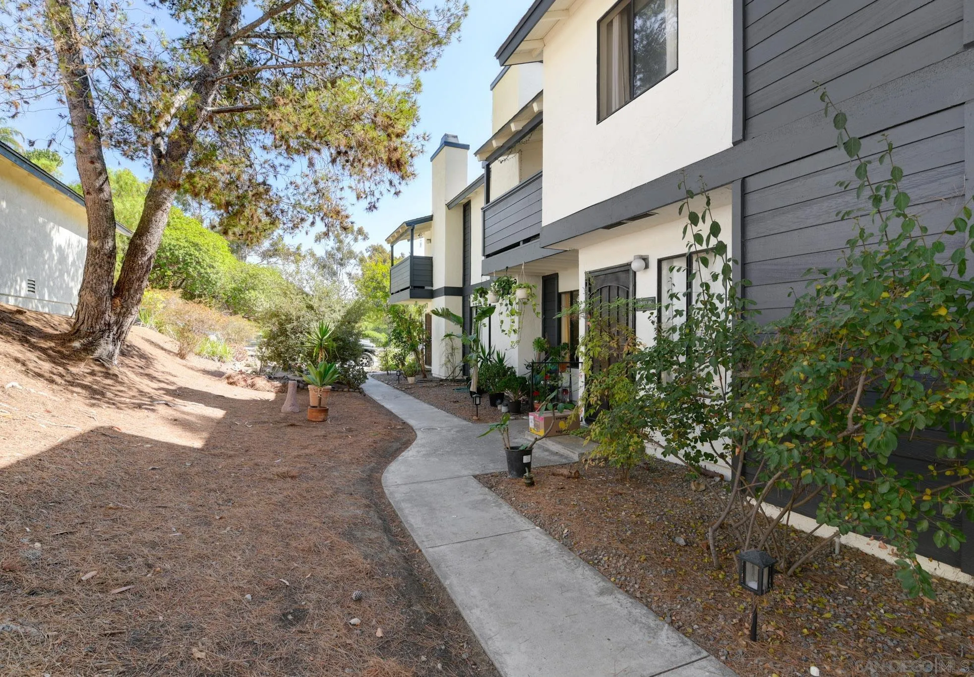 https://cdn.realtyfeed.com/cdn/127/250037006/c6a43af4280bd9c0527f3192d9c2c6a7.webp