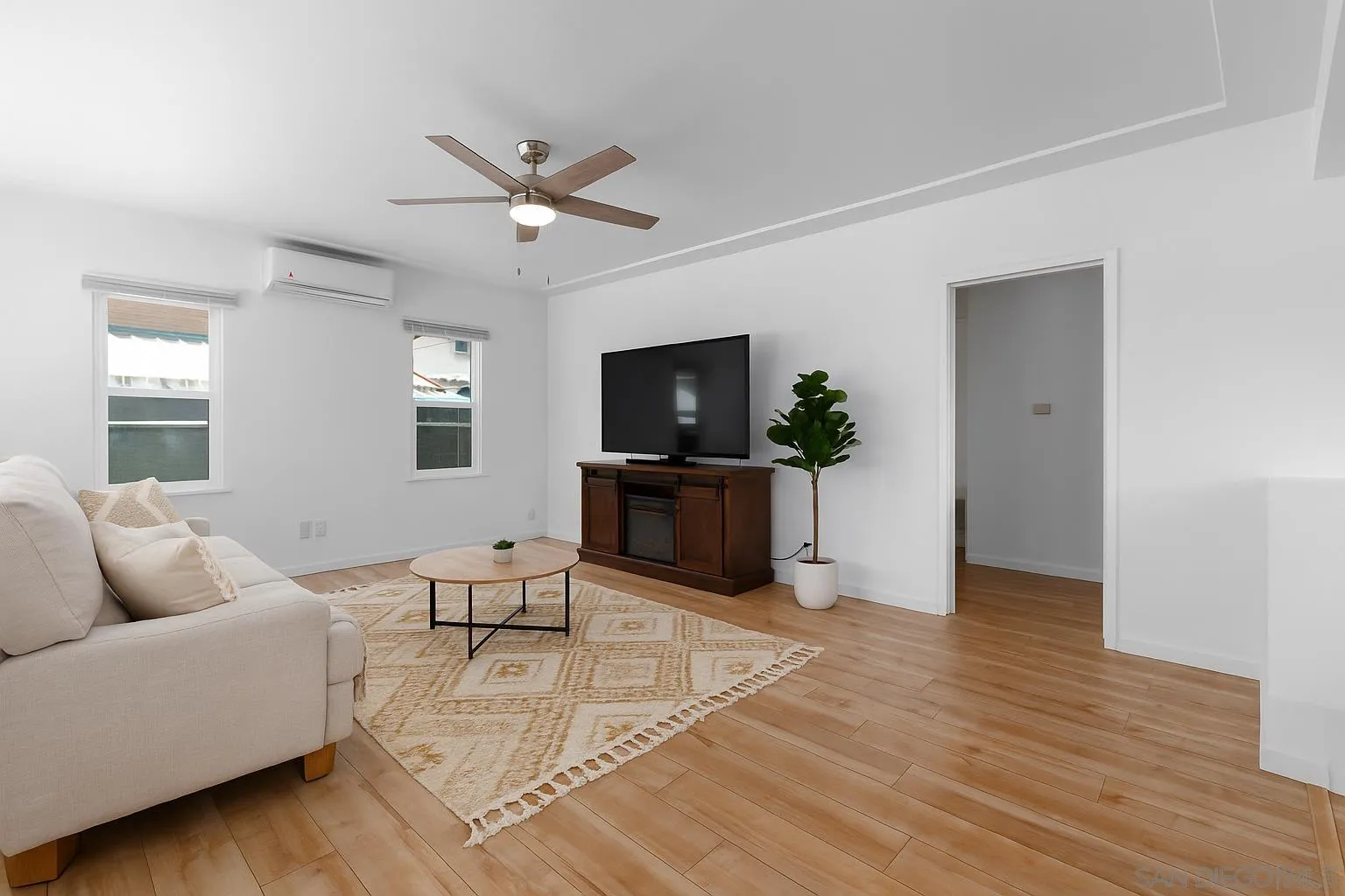 https://cdn.realtyfeed.com/cdn/127/250037008/24191cd1536499c9cb144610f9952d06.webp