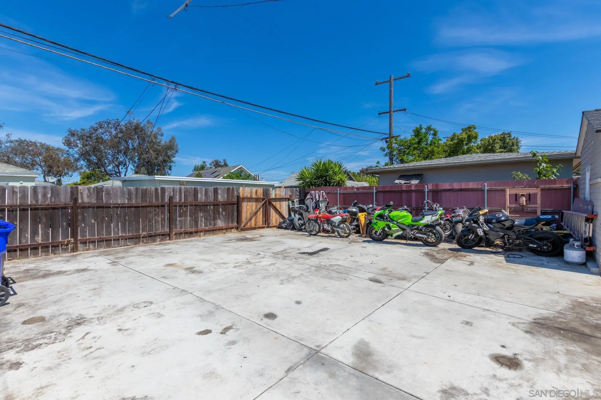 https://cdn.realtyfeed.com/cdn/127/250037008/2d5a20f1c2c0aa5e9cdcb01178d71314.webp