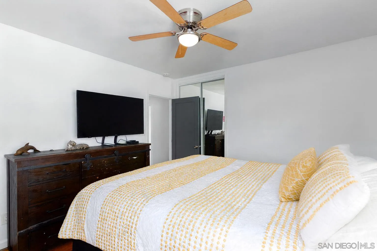 https://cdn.realtyfeed.com/cdn/127/250037008/2edf549ec07ba007915da3bff0fb2101.webp