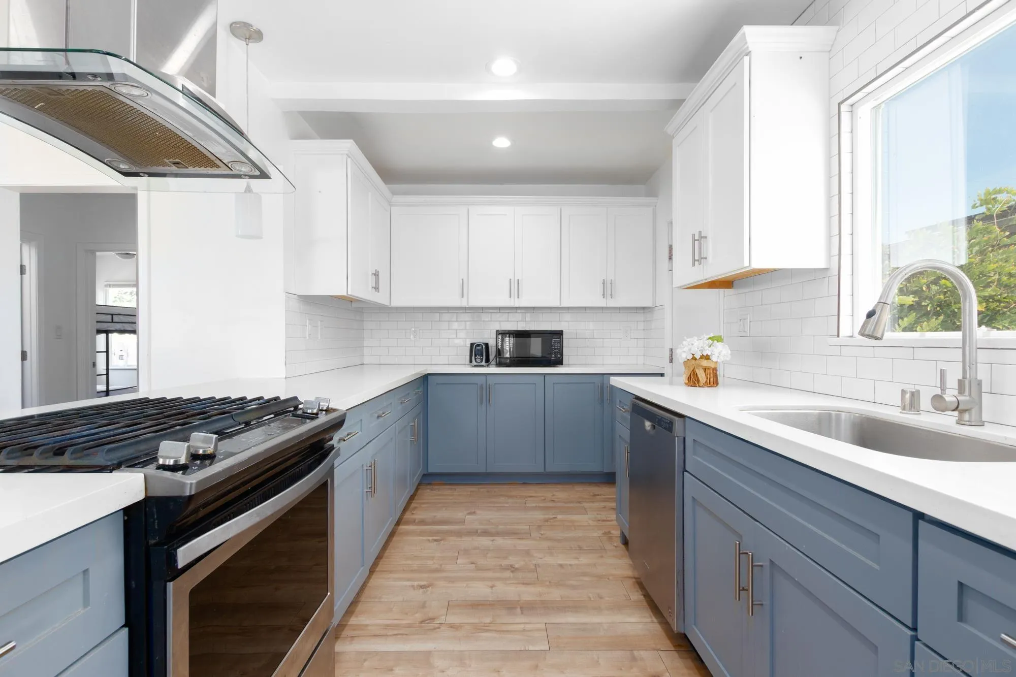 https://cdn.realtyfeed.com/cdn/127/250037008/305a40f2d6d54270dd3e61886f31de24.webp