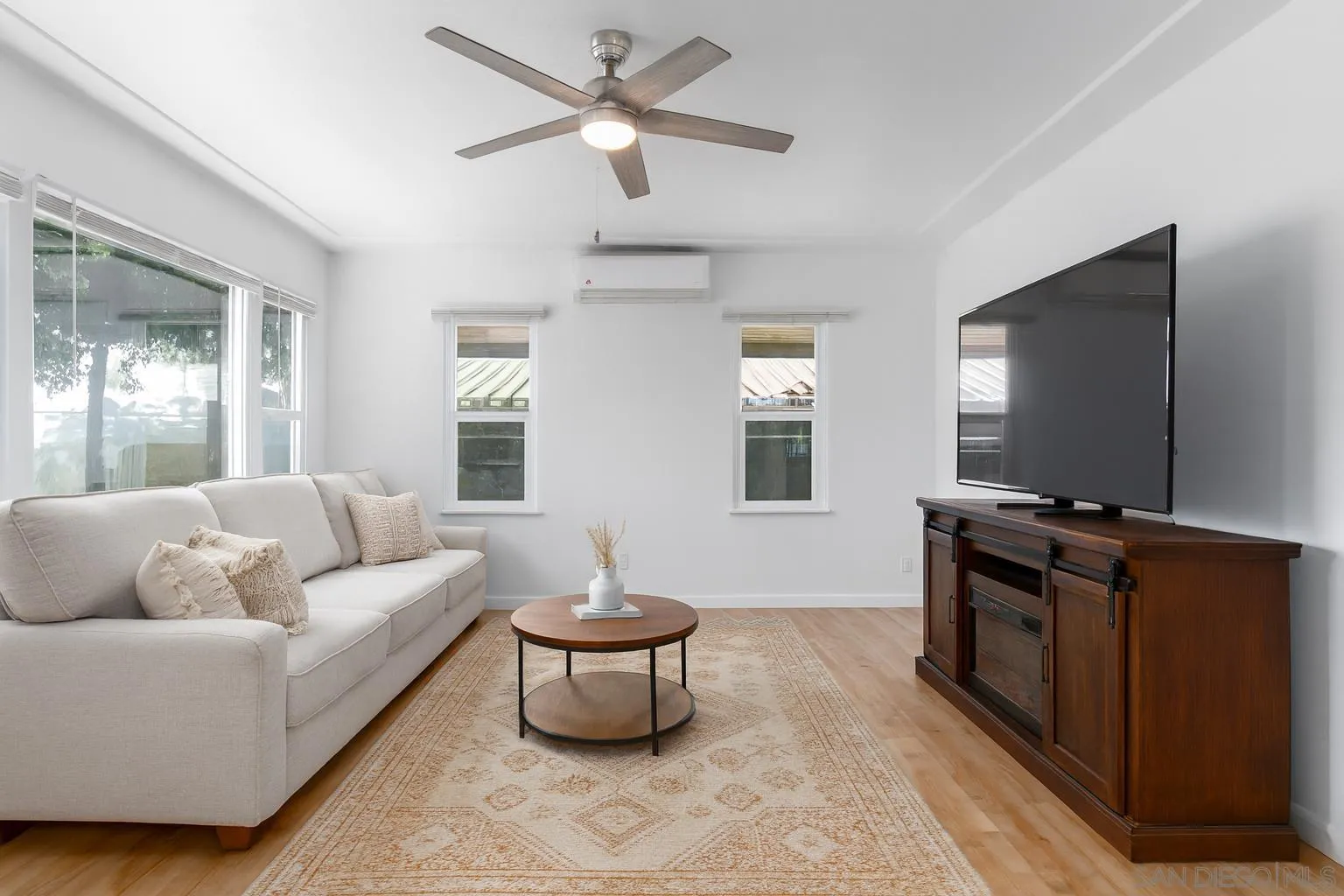 https://cdn.realtyfeed.com/cdn/127/250037008/61ed3f448d8ff856c1ca19d78a474521.webp