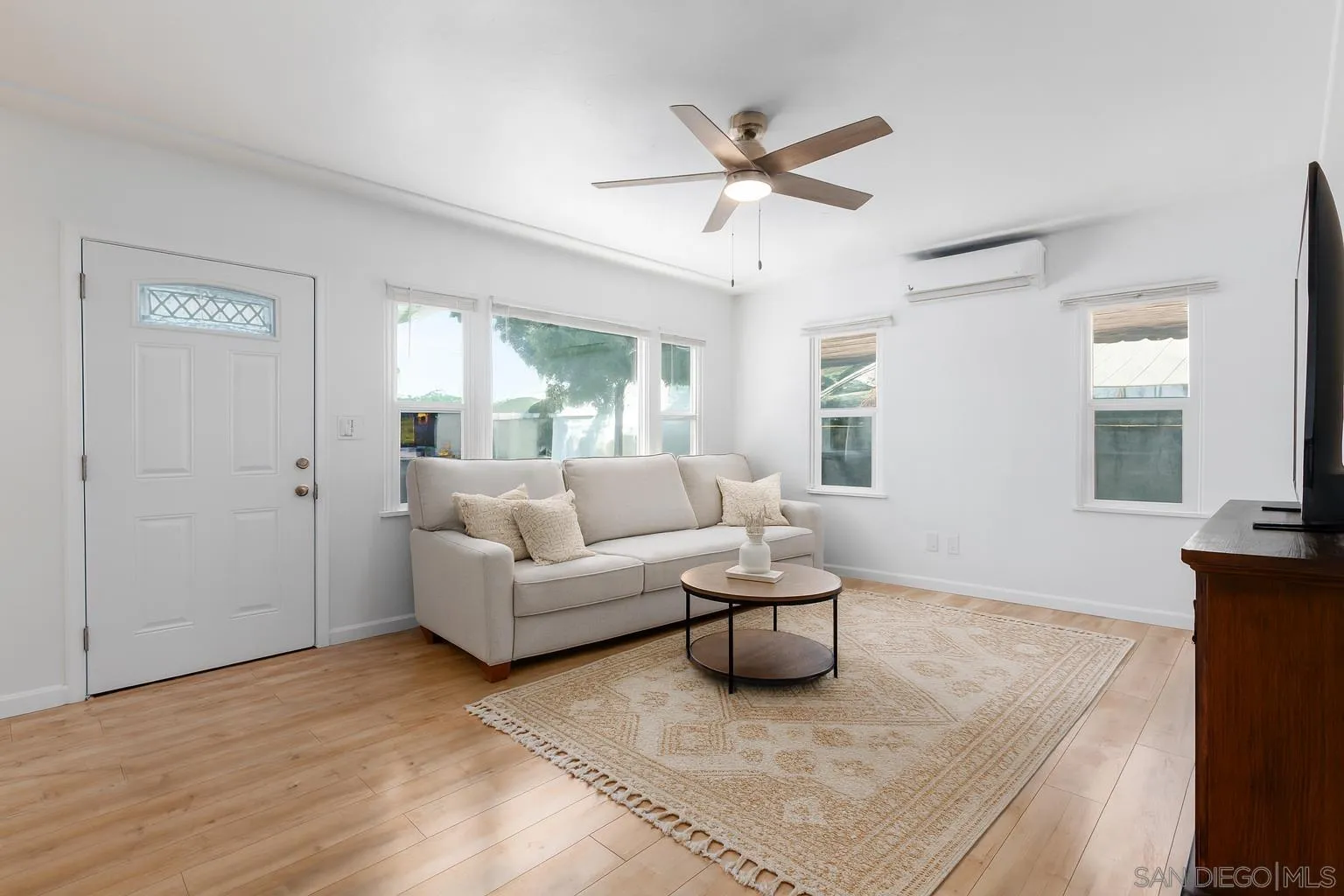 https://cdn.realtyfeed.com/cdn/127/250037008/7f0c1a85f96b292141dc5364ba703940.webp