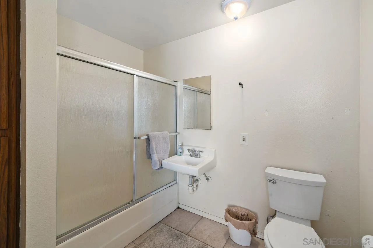 Photo #15: 250037009 Listing: Photo #15