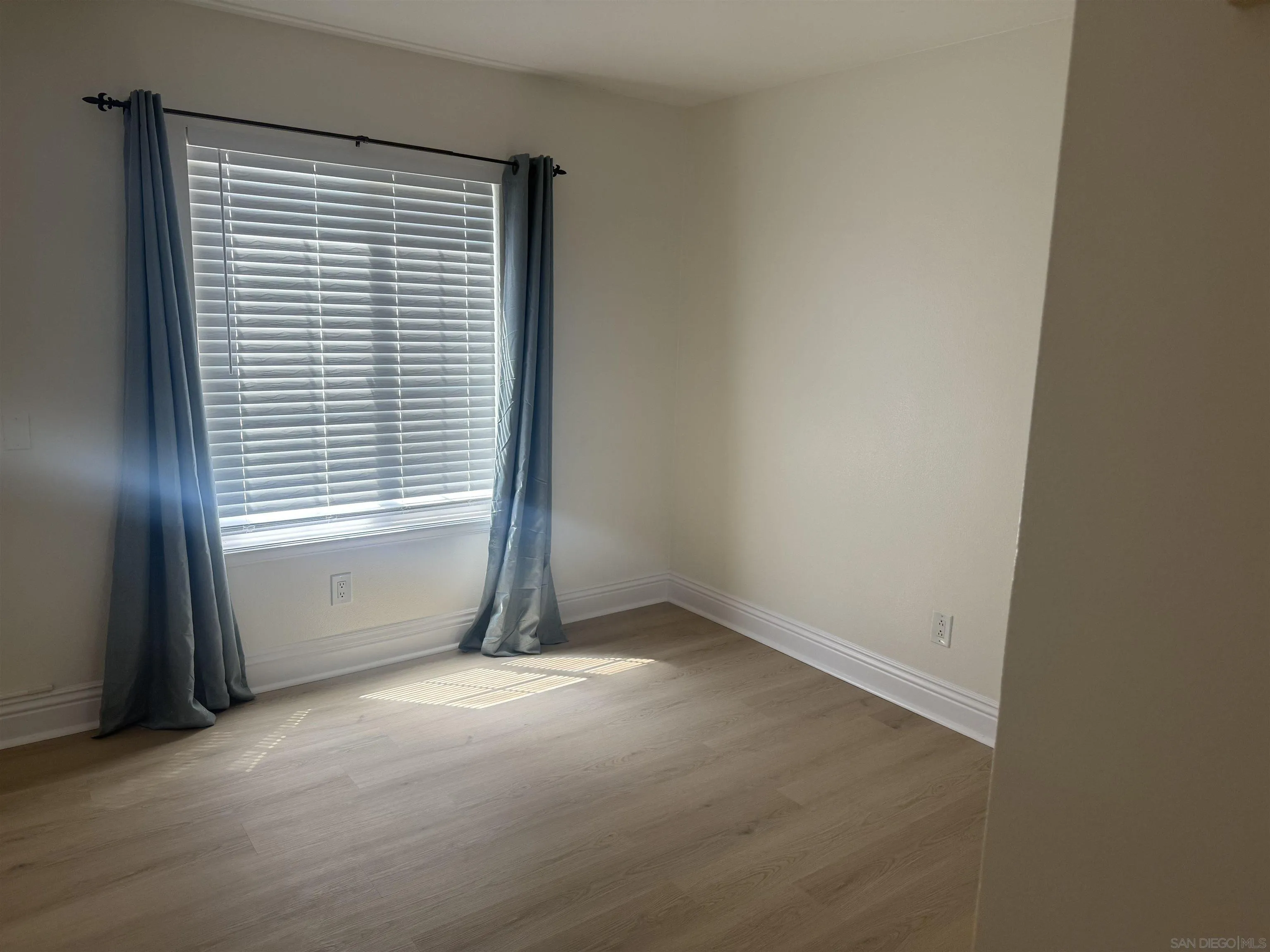 https://cdn.realtyfeed.com/cdn/127/250037010/05f35aa3031d19b30e773198f05f9de5.webp