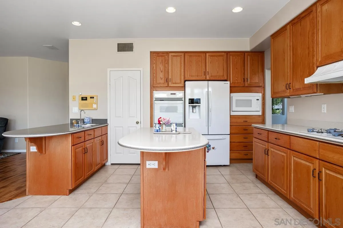 https://cdn.realtyfeed.com/cdn/127/250037011/2dfa6a85195dcc41a90d54d6eb91ed3d.webp
