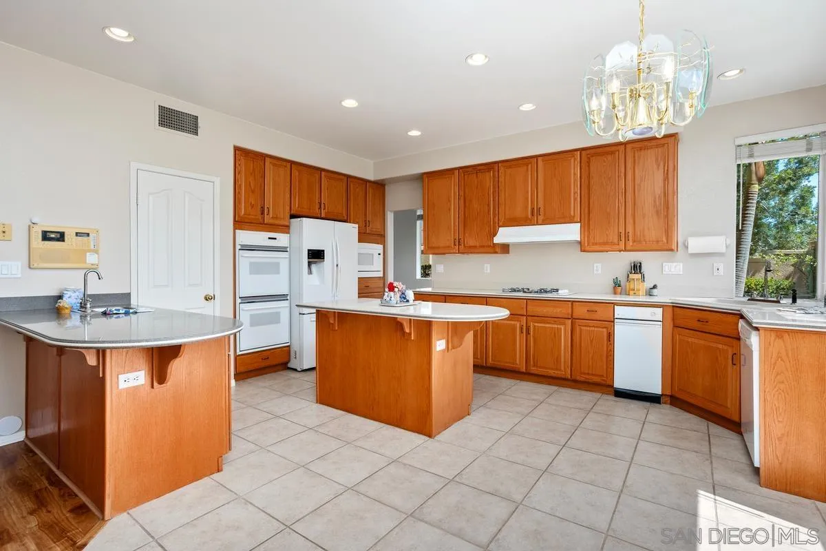 https://cdn.realtyfeed.com/cdn/127/250037011/5b8a47324899475a999b31a2597bc87e.webp
