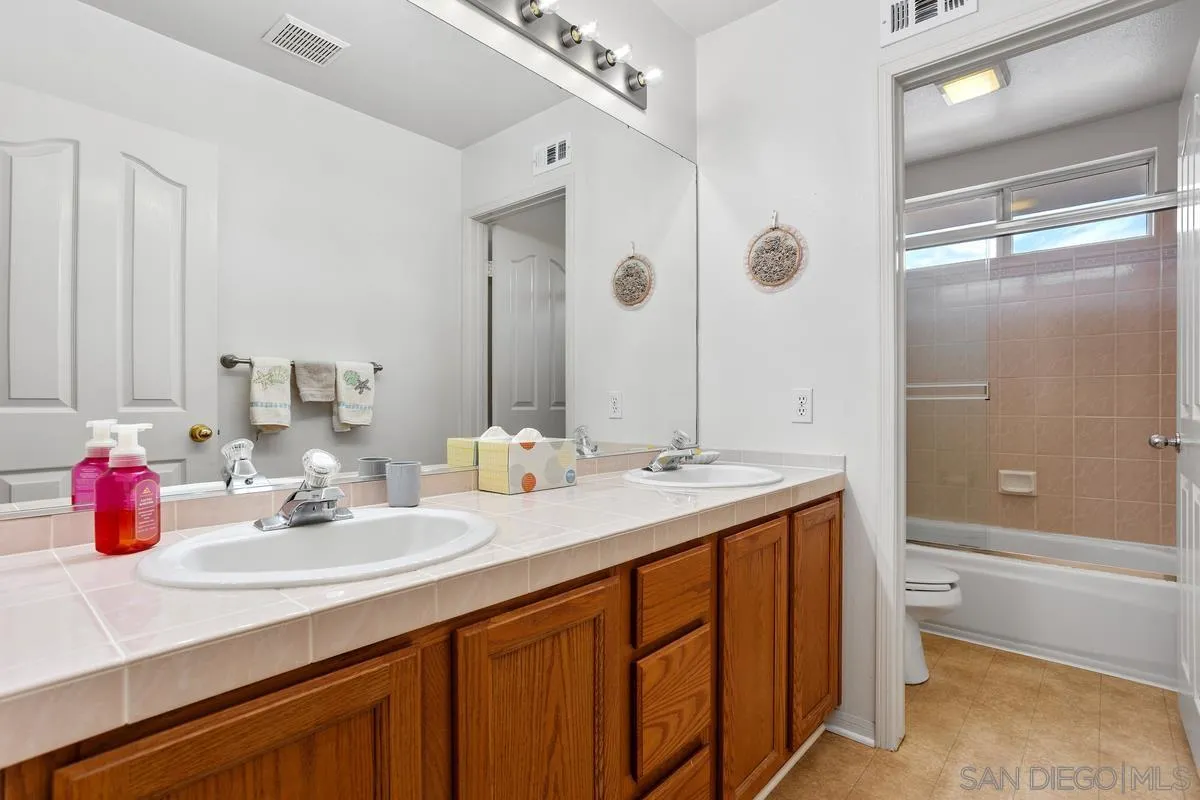 https://cdn.realtyfeed.com/cdn/127/250037011/5c87e29b9c5a6036b502649f51f3ec08.webp