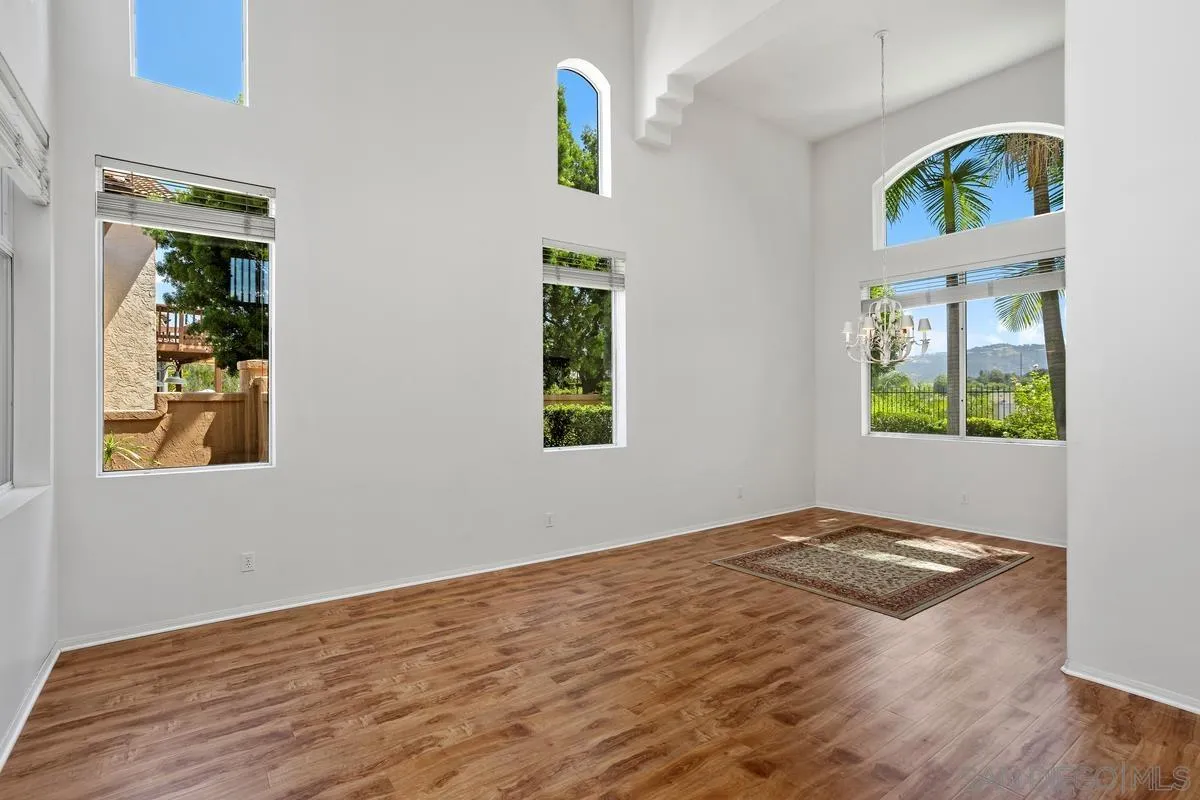 https://cdn.realtyfeed.com/cdn/127/250037011/61c1c4a16f56760f7592637432aef127.webp