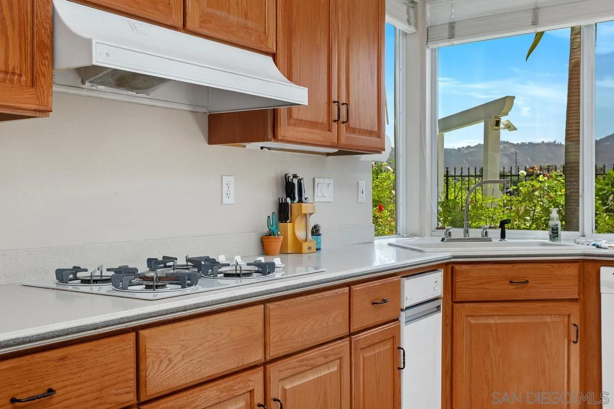 https://cdn.realtyfeed.com/cdn/127/250037011/70aeb869c2364055636098f9e6189e41.webp