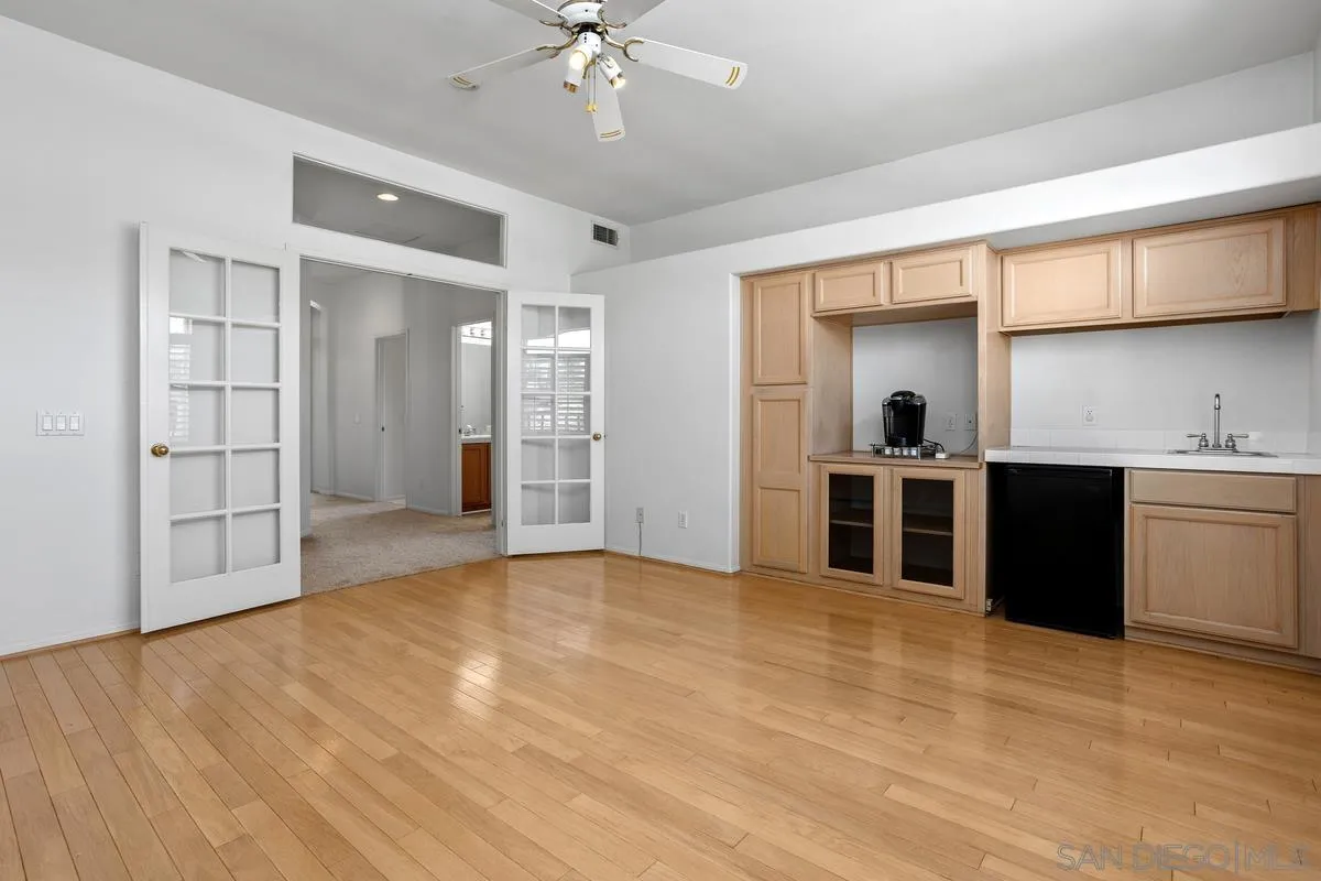https://cdn.realtyfeed.com/cdn/127/250037011/712ed8edd2d334729c51564dec365526.webp