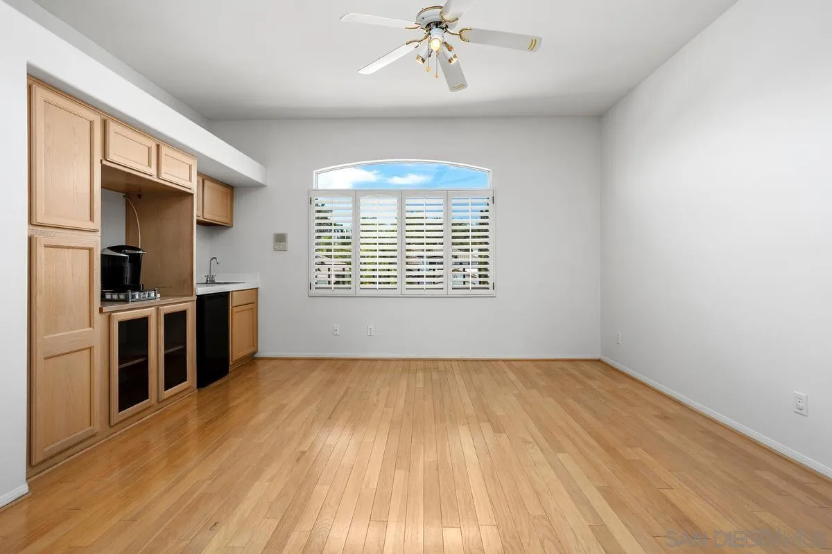 https://cdn.realtyfeed.com/cdn/127/250037011/8d6e943c63aadb29638d562f417587dc.webp