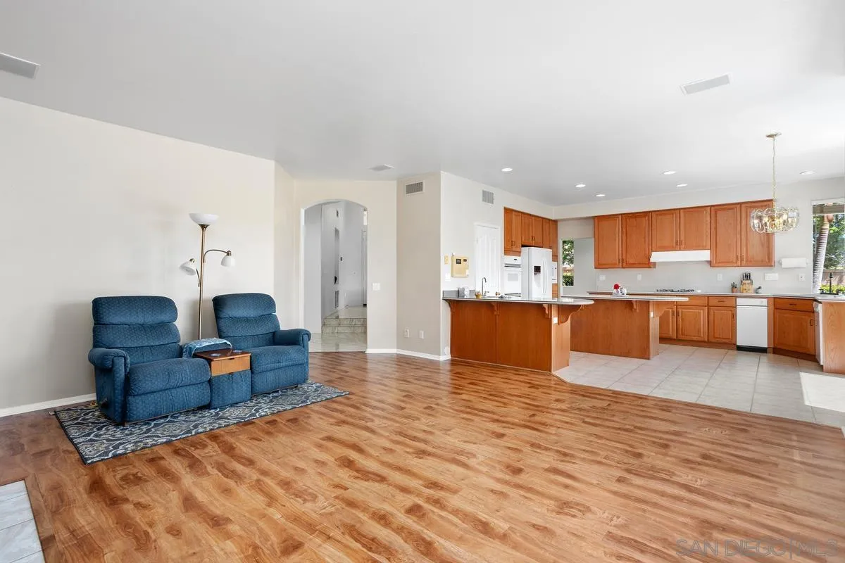 https://cdn.realtyfeed.com/cdn/127/250037011/90c3f45facaa75e7b44d8e4f57dd44ce.webp