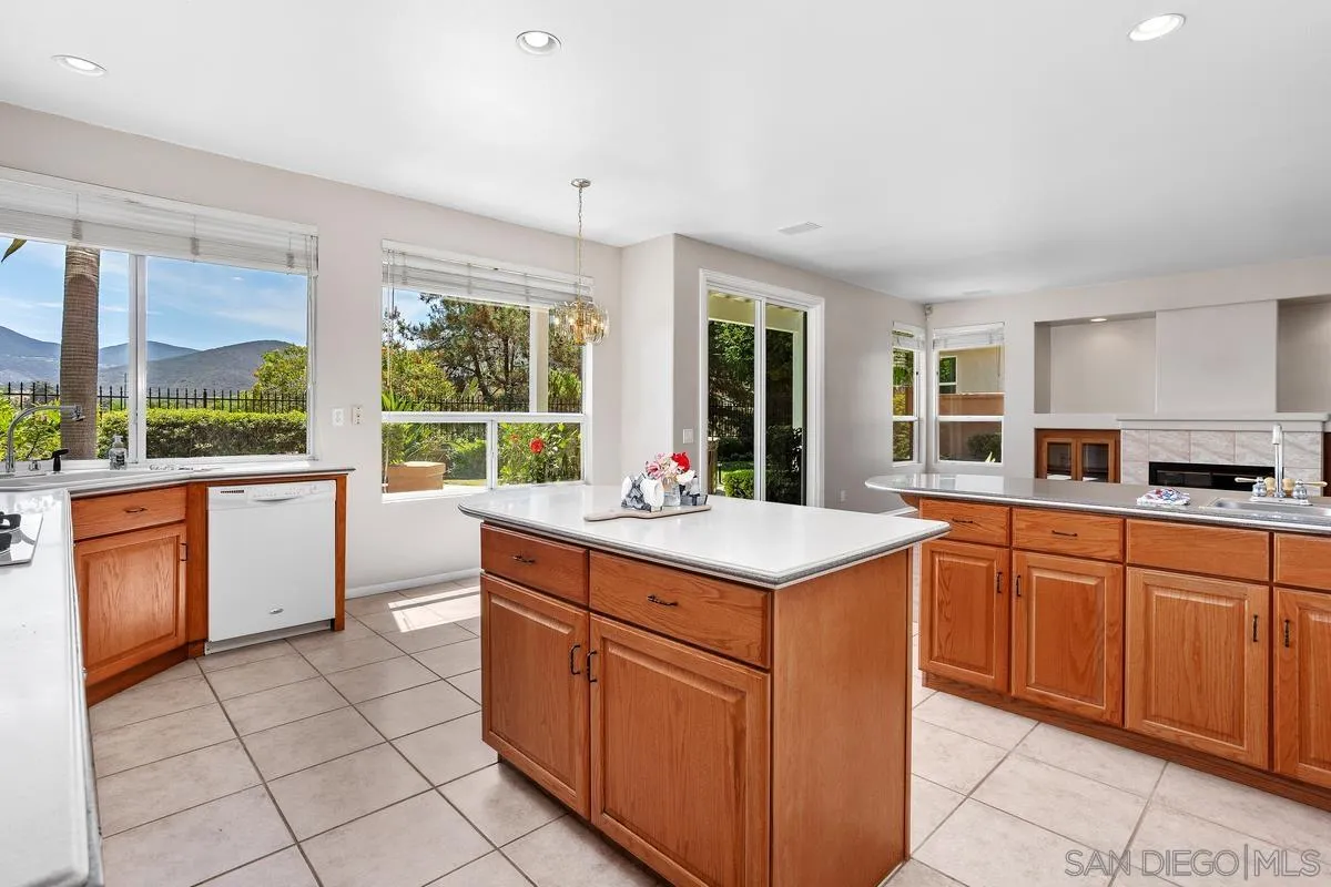 https://cdn.realtyfeed.com/cdn/127/250037011/ec4dc1dcc991d105bde1801b8487a701.webp