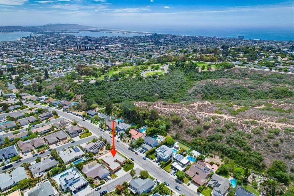 https://cdn.realtyfeed.com/cdn/127/250037013/1ec95a319db5f68c42533760f0f1c3ab.webp