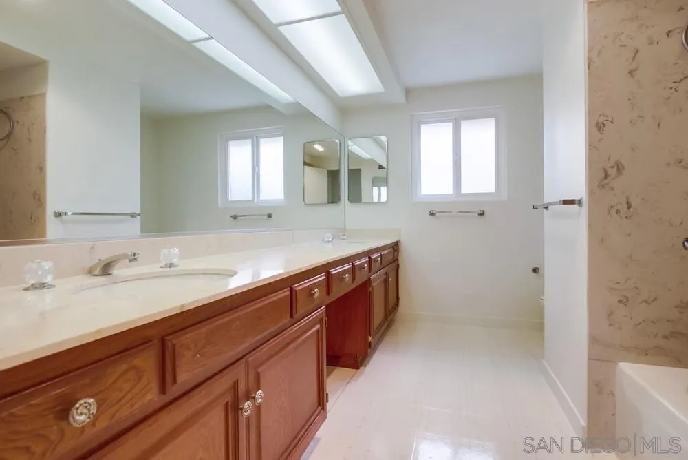 https://cdn.realtyfeed.com/cdn/127/250037013/2fa889a3b31dbce1eb556395d79dc7d2.webp