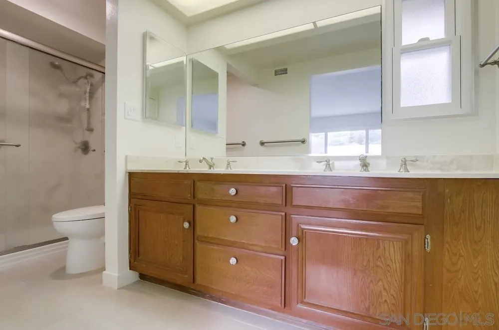 https://cdn.realtyfeed.com/cdn/127/250037013/b2d4c43bb18867eb7fc7a7ed41b5d0b1.webp