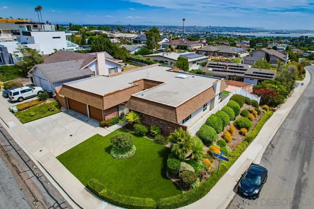 https://cdn.realtyfeed.com/cdn/127/250037013/df21e0690d75d37cde4e5d0b299084dd.webp