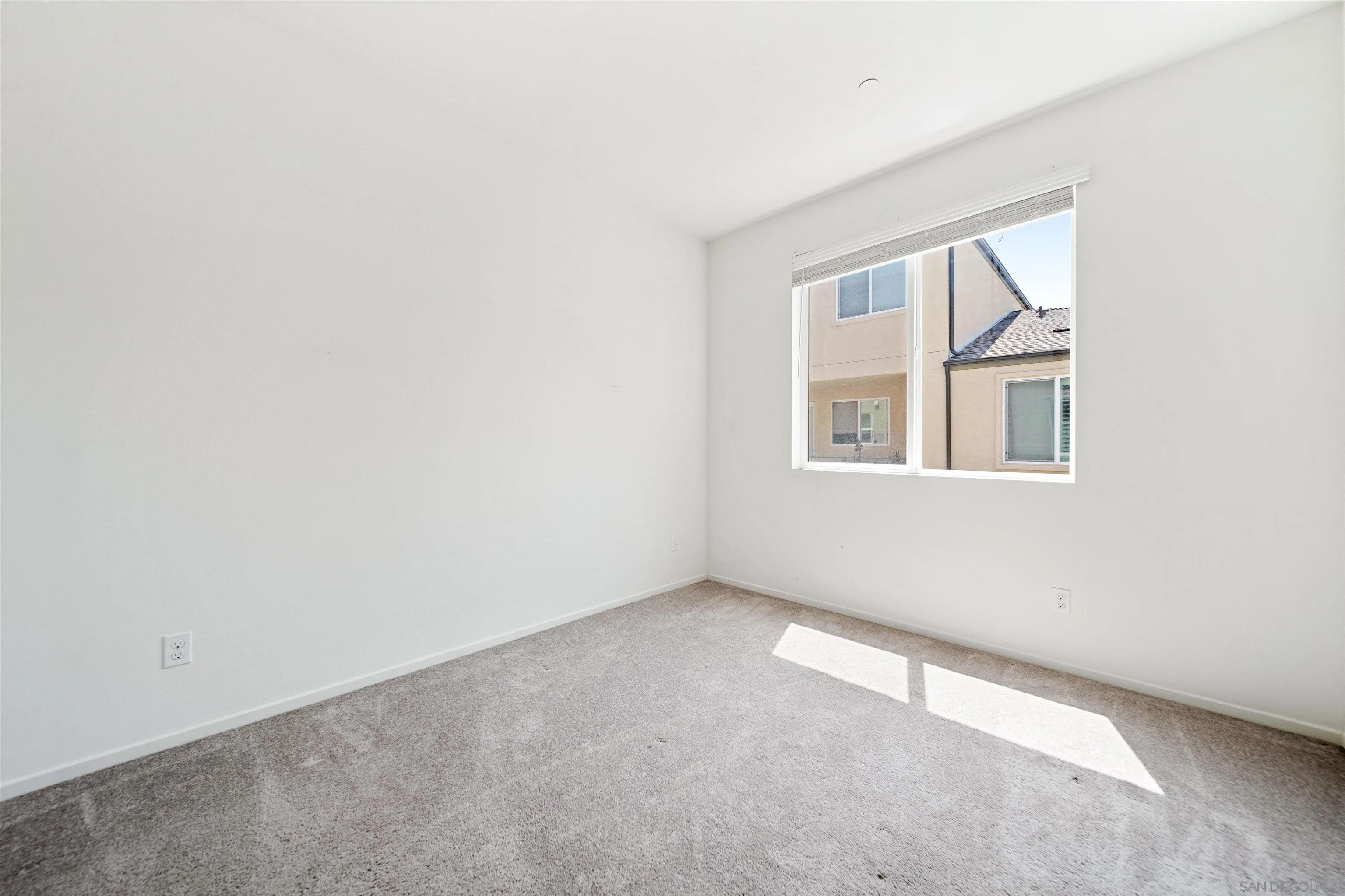 https://cdn.realtyfeed.com/cdn/127/250037014/6987d11fbaa86d7d34ab9d64d533ad1b.webp
